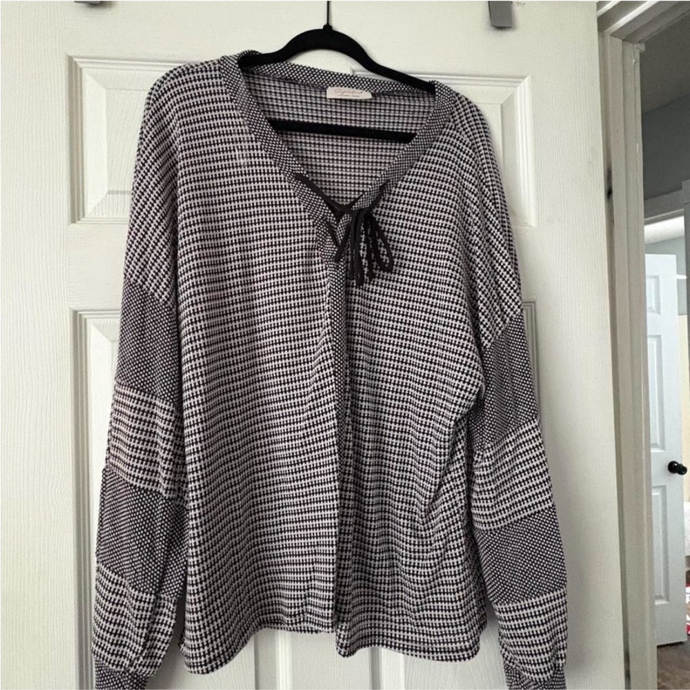 Houndstooth Knit Tie-Front Sweater - Black & White